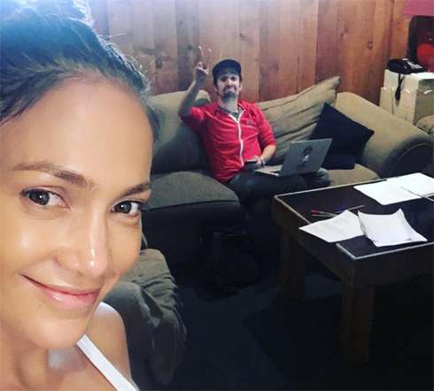 Дженнифер Лопес показала лицо без макияжа