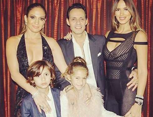 Марк Энтони с женой Шэннен де Лима, экс-супругой Дженнифер Лопес и их детьми