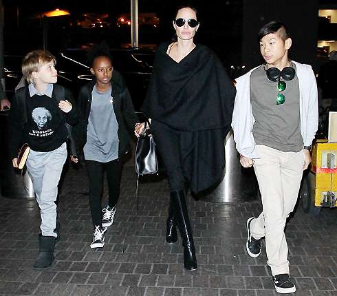 Анджелина Джоли с детьми