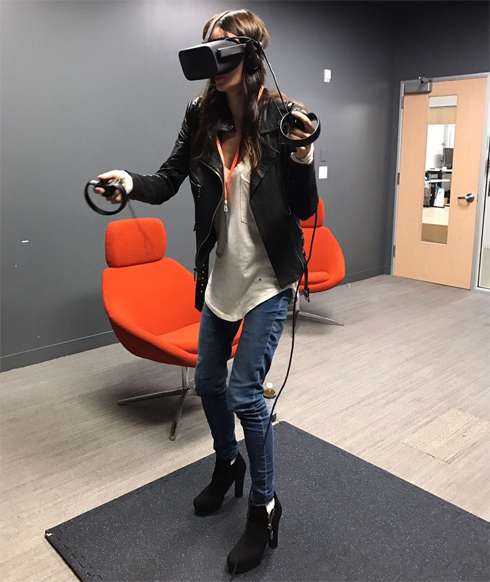 Кира Дихтяр познакомилась с виртуальной реальностью