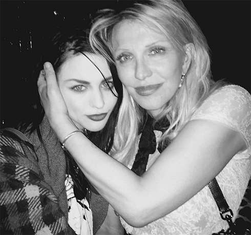 Фрэнсис Бин Кобейн с матерью Кортни Лав