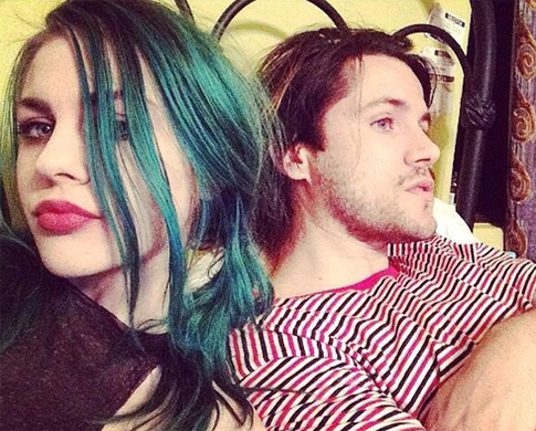 Дочь Курта Кобейна отказала мужу в деньгах