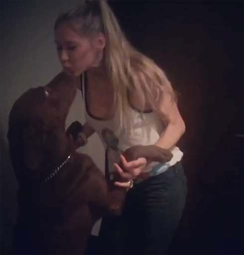 Анна Курникова привлекла к танцам свою собаку