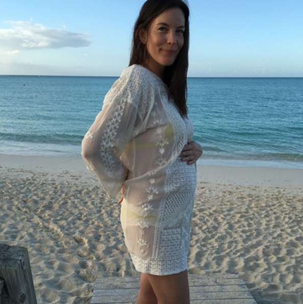 Возлюбленный актрисы Дэвид Гарднер также сообщил о ее беременности