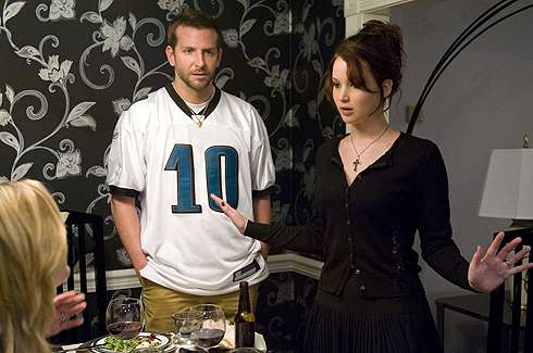 С Брэдли Купером актрису настойчиво «женят». Еще бы: они играли любовь в нескольких фильмах, в том числе и в «Моем парне – психе»