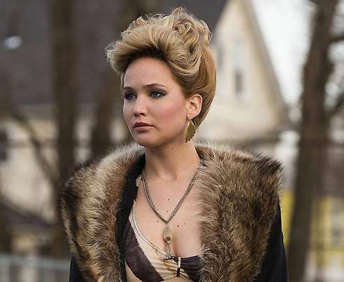 В криминальной комедии «Афера по-американски» Лоуренс сыграла эксцентричную женщину средних лет