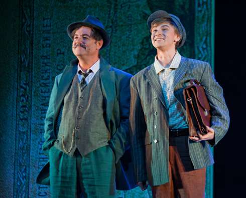 Нью-Йорк подарил мне прекрасную театральную школу, я приобрел друзей. В тот момент меня пригласили на главную роль в мюзикле Максима Леонидова «Растратчики», и я вернулся в Москву...