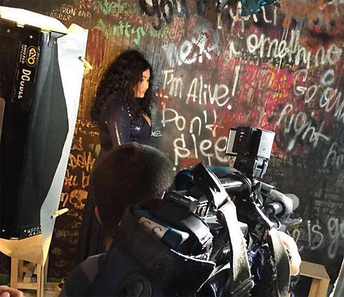 «Вчера сняли клип!) Ребят не фотографировала, была прикована к батарее наручниками))! Снимали в месте, где проходят Квесты!» - поделилась своими эмоциями певица 