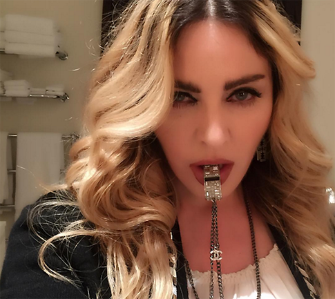 Мадонна опубликовала неприличное фото