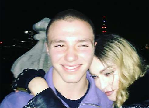 Мадонна с сыном Рокко