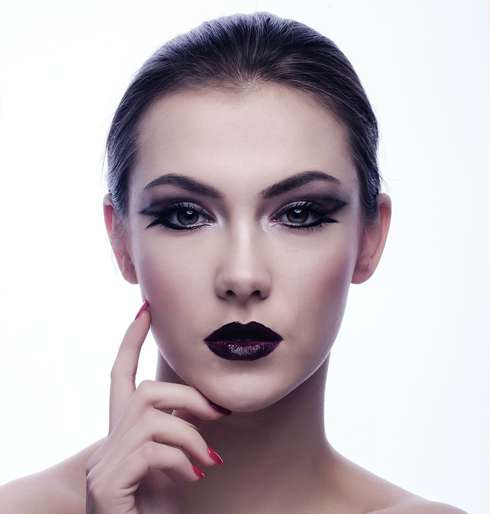 В тренде - максимально темные, почти черные губы