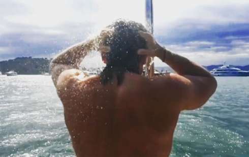 Видео из душа взбудоражило поклонников Малахова Видео из душа взбудоражило поклонников Малахова