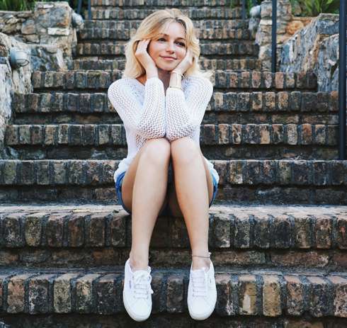 Аққұбалар жігіттің порносын трахает Тазалаушы әйелге тыңшылық