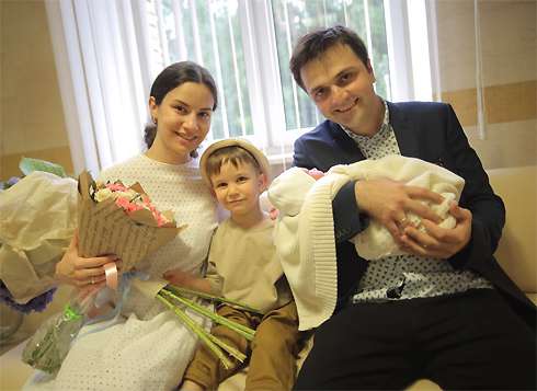 Зураб Матуа забрал жену из роддома