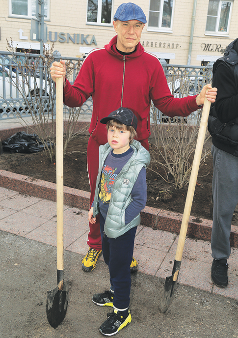 Сергей Мазаев привел сына на субботник