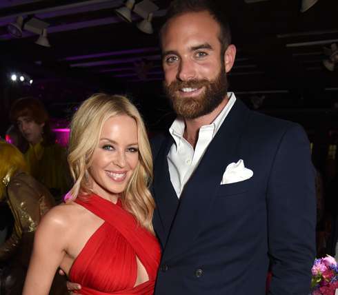 Кайли Миноуг и Джошуа Сасс 