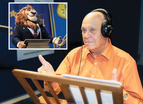 Мэр Зверополиса Леодор Златогрив говорит голосом Владимира Меньшова Мэр Зверополиса Леодор Златогрив говорит голосом Владимира Меньшова