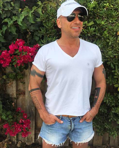 Фото актера в коротеньких шортиках взорвало Сеть