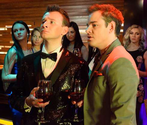 В отличие от Вити, который совсем не похож на отца, предприимчивый Дима унаследовал от него все самое лучшее В отличие от Вити, который совсем не похож на отца, предприимчивый Дима унаследовал от него все самое лучшее