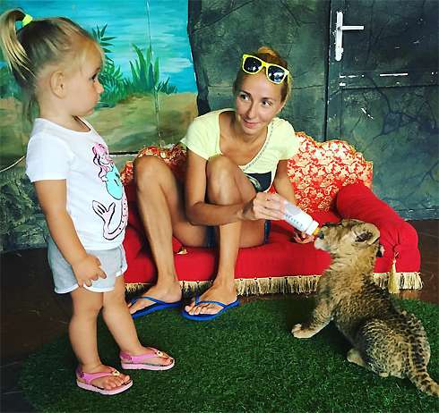 Татьяна Навка с дочкой