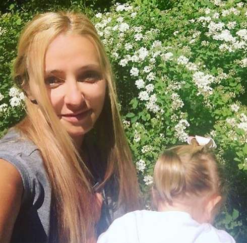 Татьяна Навка с младшей дочерью