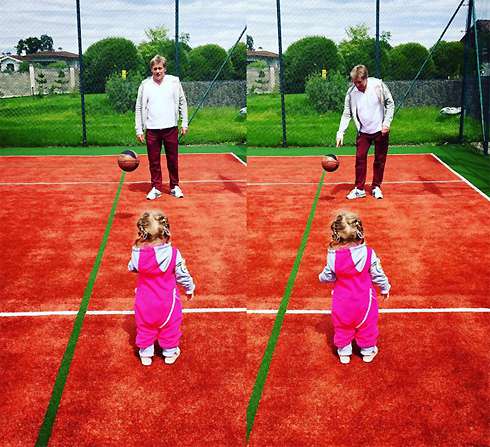 Дмитрий Песков обожает играть с младшей дочкой в футбол