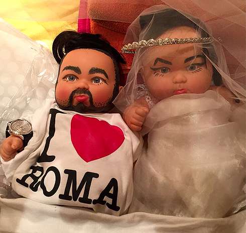 Сегодня утром певица опубликовала фотографию кукол жениха и невесты, очень напоминающих Нетребко и Эйвазова