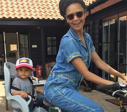 Тэнди Ньютон с сыном Букером