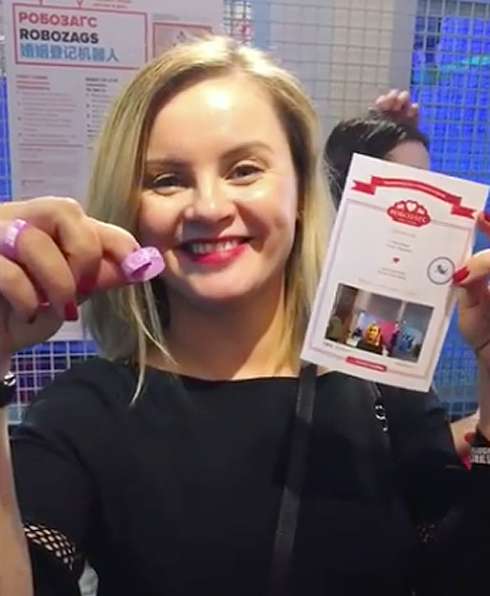 Юля похвасталась кольцами молодоженов 