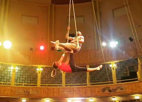 Евгений Папунаишвили признался, что в новом шоу действительно делает трюки без страховки