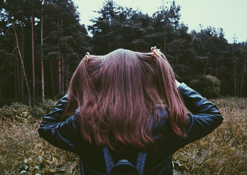 На ковре опавших листье: какие ароматы выбирать осенью