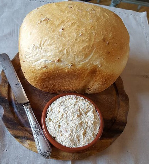 Паштет из лосося с яйцом и огурцом