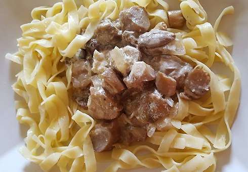 Паста с белыми грибами в сметанном соусе