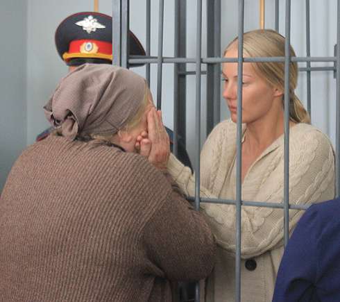 Испытания, особенно тюрьма, сделают из героини Елены Аросевой совершенно другого человека