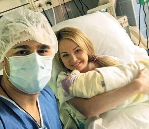 Любящий муж первым поздравил супругу с рождением второго сына