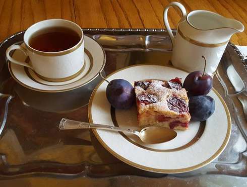 Миндальный пирог со сливами