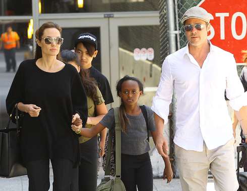 Анджелина Джоли и Брэд Питт с дочкой