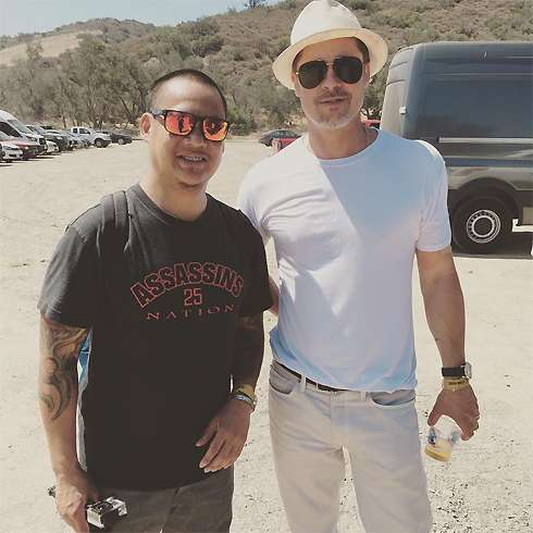 На мотошоу Брэд Питт был приветлив со всеми