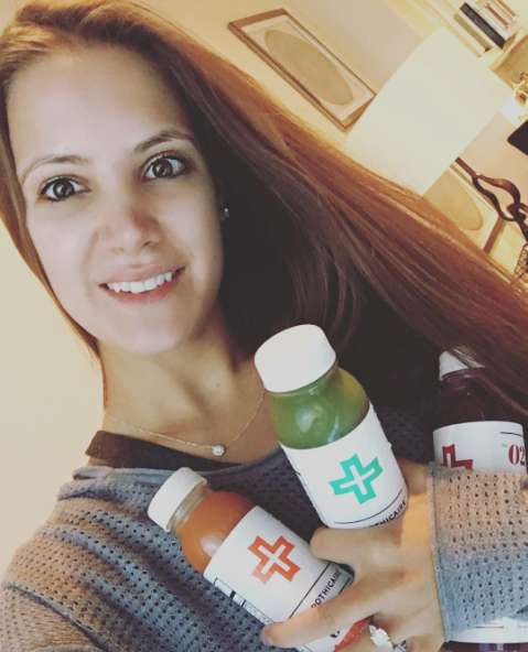 Поклонников впечатлило кольцо невесты Поклонников впечатлило кольцо невесты