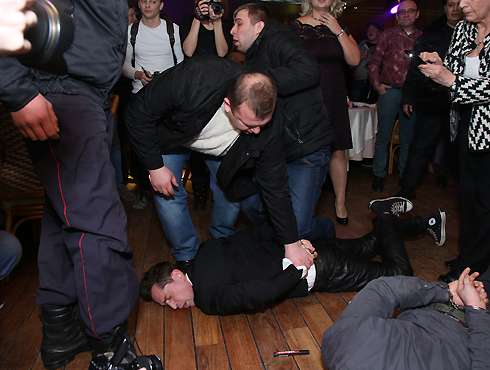 Максима Покровского скрутил наряд полиции