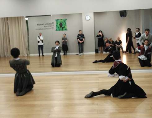 Сейчас Евгений Папунаишвили осваивает новое танцевальное направление - лезгинку