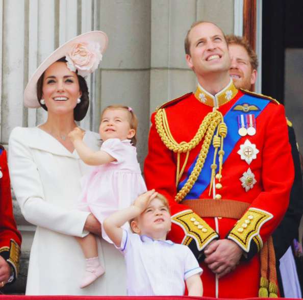 Принц Уильям и герцогиня Кейт с дочкой Шарлоттой и сыном Джорджем
