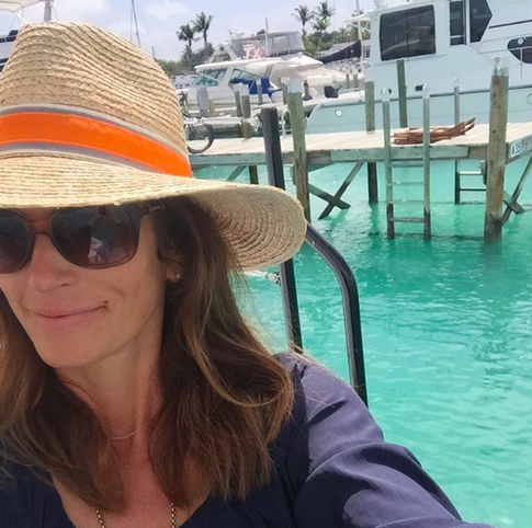 Синди Кроуфорд в 50 лет показала тело в бикини