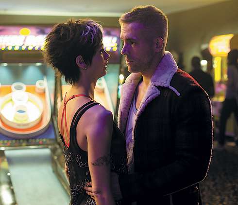 «Мой герой не спасает мир, он решает свои проблемы и веселится от души», - признается Рейнольдс «Мой герой не спасает мир, он решает свои проблемы и веселится от души», - признается Рейнольдс