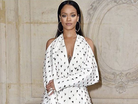 Рианна шокировала поклонников своим селфи