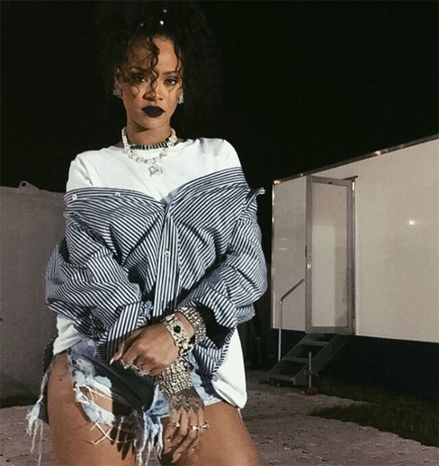 Полуголая Рианна шокировала поклонников