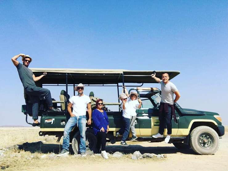 Рикки с семьей отправился на сафари в Кению