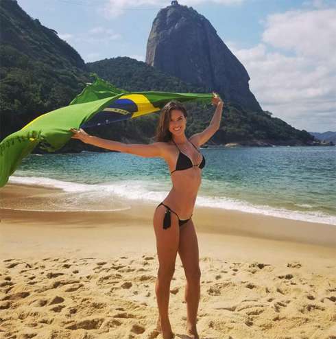 Алессандра Амбросио гордится тем, что Олимпиада-2016 проходит в ее родной стране