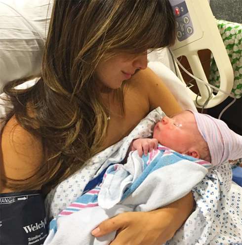 Хилария Болдуин на днях родила третьего ребенка