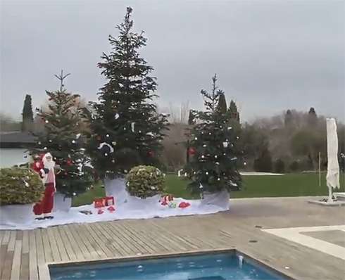 У Криштиану Роналду целых три рождественских елки